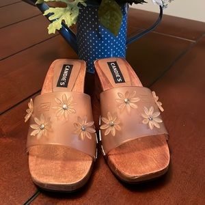 Super cute vintage Candie’s slip on sandals